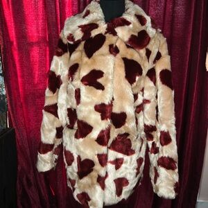 Ultra Plush Jakke Blush and Red Heart Faux Fur Jacket Size 2